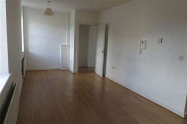  Image of 2 bedroom Flat to rent in Chaloner Grove Wakefield WF1 at Wakefield, WF1 4DF
