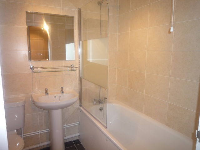  Image of 2 bedroom Flat to rent in Kingsway Hove BN3 at Kingsway  Hove, BN3 4FT