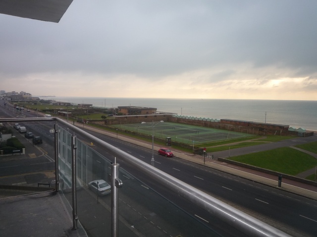  Image of 2 bedroom Flat to rent in Kingsway Hove BN3 at Kingsway  Hove, BN3 4FT