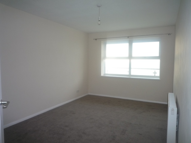  Image of 2 bedroom Flat to rent in Kingsway Hove BN3 at Kingsway  Hove, BN3 4FT