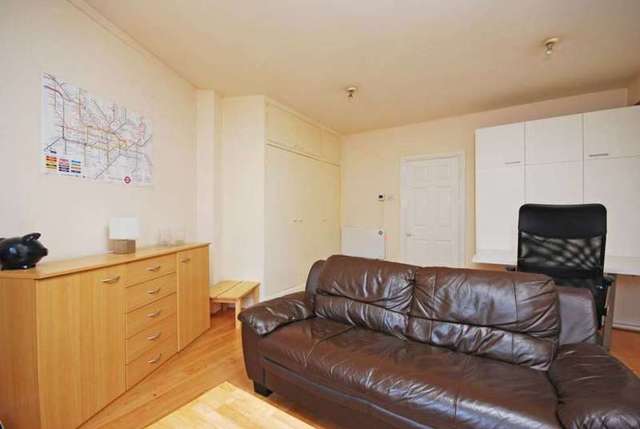  Image of Flat to rent in Charing Cross Road London WC2H at Charing Cross Road Covent  Gardens London, WC2H 0JN
