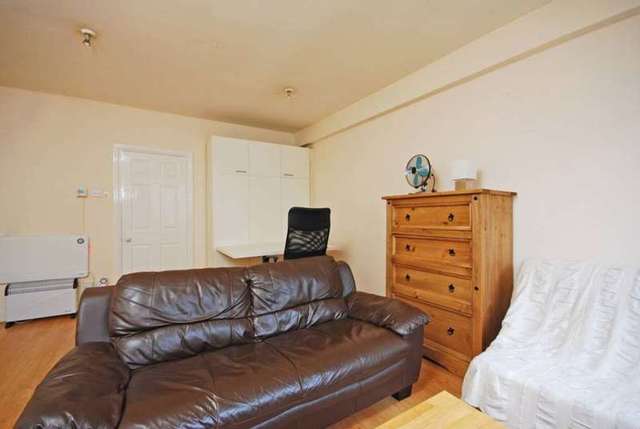  Image of Flat to rent in Charing Cross Road London WC2H at Charing Cross Road Covent  Gardens London, WC2H 0JN