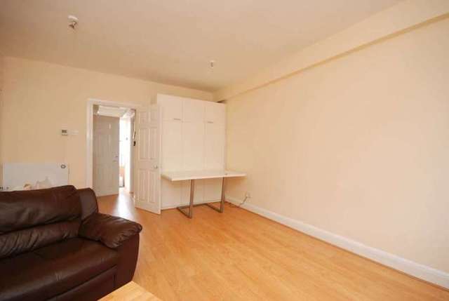  Image of Flat to rent in Charing Cross Road London WC2H at Charing Cross Road Covent  Gardens London, WC2H 0JN