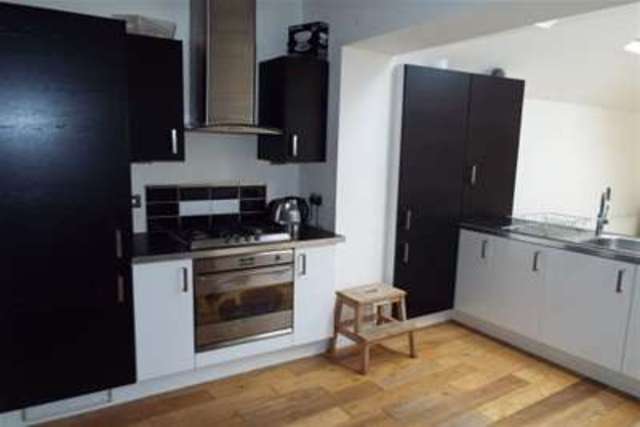  Image of 2 bedroom Flat to rent in Chelmsford Road London E18 at London, E18 2PR