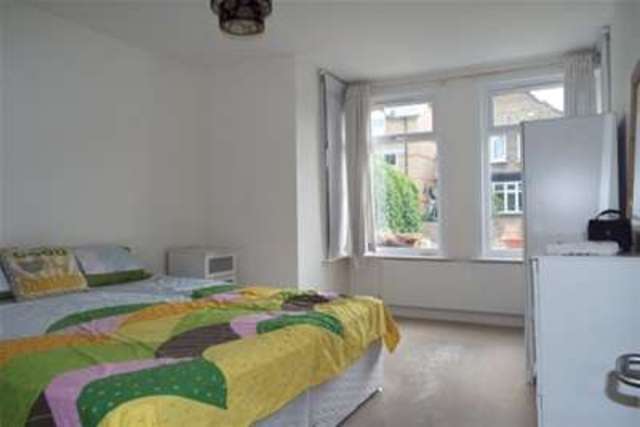  Image of 2 bedroom Flat to rent in Chelmsford Road London E18 at London, E18 2PR