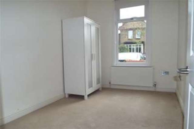  Image of 2 bedroom Flat to rent in Chelmsford Road London E18 at London, E18 2PR