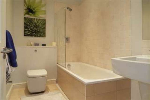  Image of 2 bedroom Flat to rent in Chelmsford Road London E18 at London, E18 2PR