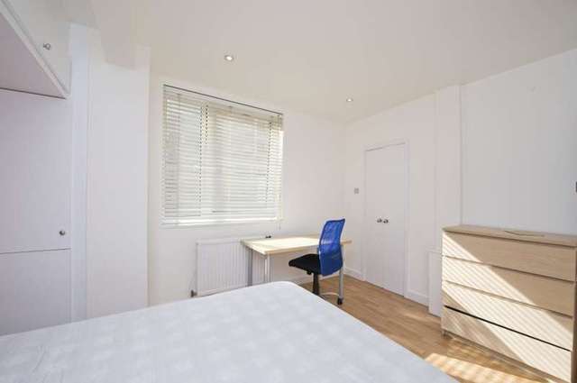  Image of Studio flat to rent in Chelsea Cloisters Sloane Avenue London SW3 at Chelsea Cloisters  Sloane Avenue, SW3 3DW