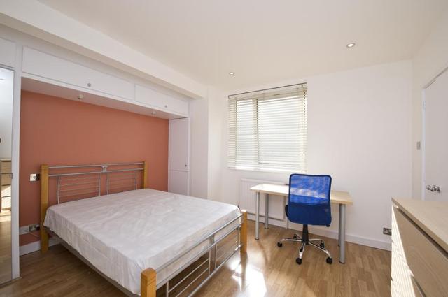  Image of Studio flat to rent in Chelsea Cloisters Sloane Avenue London SW3 at Chelsea Cloisters  Sloane Avenue, SW3 3DW
