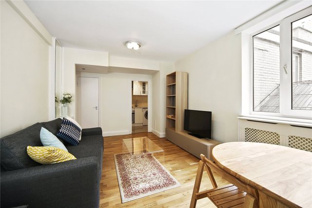  Image of 1 bedroom Ground Flat to rent in Chelsea Cloisters Sloane Avenue London SW3 at Chelsea Cloisters  Sloane Avenue, SW3 3DW
