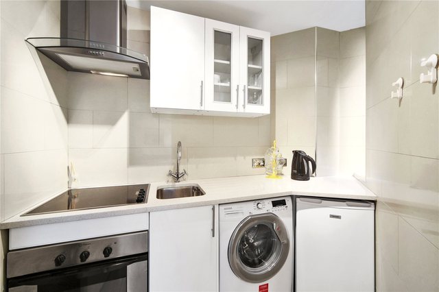  Image of 1 bedroom Ground Flat to rent in Chelsea Cloisters Sloane Avenue London SW3 at Chelsea Cloisters  Sloane Avenue, SW3 3DW