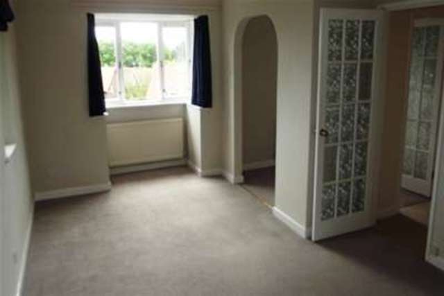  Image of 2 bedroom Flat to rent in Glen Eyre Road Southampton SO16 at Southampton, SO16 3TZ