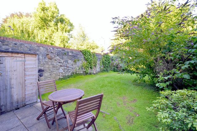  Image of 3 bedroom Flat for sale in Chertsey Road Redland Bristol BS6 at Chertsey Road  Bristol, BS6 6NB