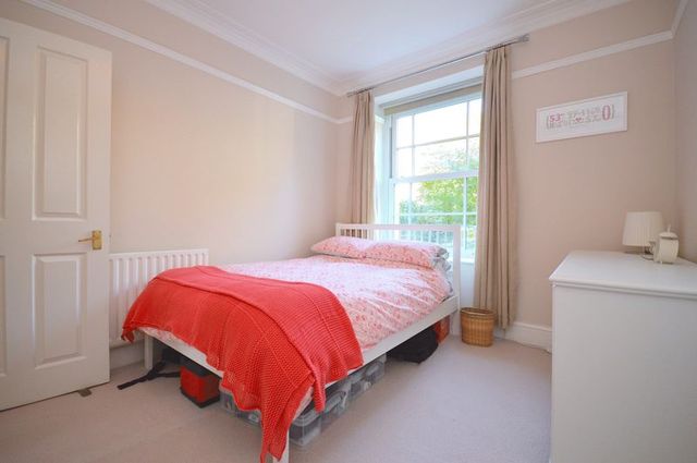  Image of 3 bedroom Flat for sale in Chertsey Road Redland Bristol BS6 at Chertsey Road  Bristol, BS6 6NB