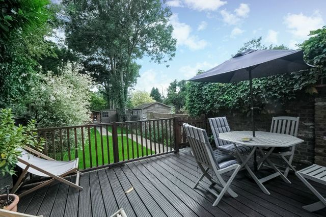  Image of 2 bedroom Maisonette for sale in Chester Road Northwood HA6 at Northwood, HA6 1BH