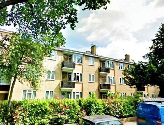  Image of 3 bedroom Apartment to rent in Windlesham Grove London SW19 at Wimbledon Park, SW19 6AL