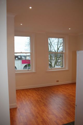  Image of Flat to rent in Chiswick High Road London W4 at Chiswick High Road  CHISWICK, W4 1PD
