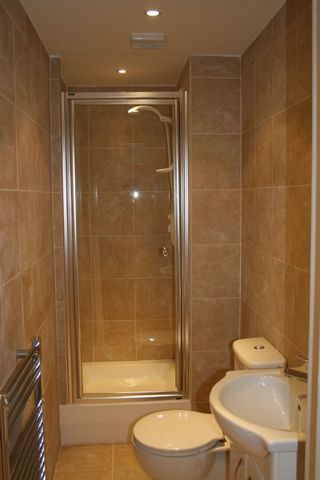  Image of Flat to rent in Chiswick High Road London W4 at Chiswick High Road  CHISWICK, W4 1PD