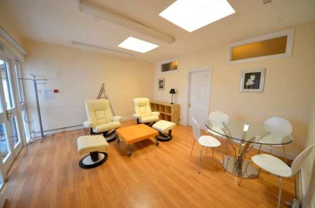  Image of 1 bedroom Apartment to rent in City Road London EC1V at City Road  Angel, EC1V 1LR