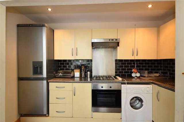 Image of 2 bedroom Apartment for sale in Clarendon Road Southsea PO4 at Southsea Hampshire Southsea, PO4 0SF
