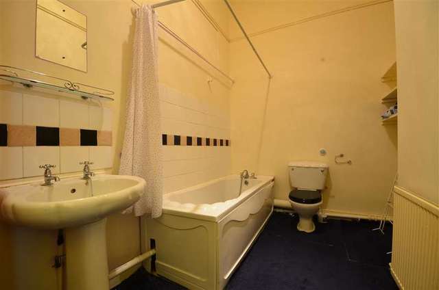  Image of 2 bedroom Apartment for sale in Clarendon Road Southsea PO4 at Southsea Hampshire Southsea, PO4 0SF