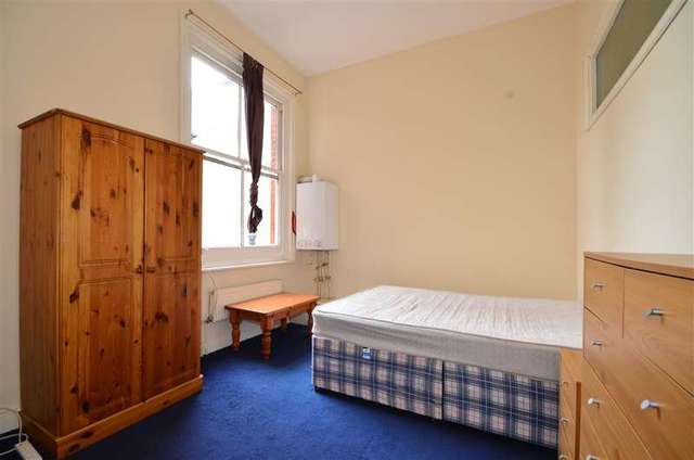  Image of 2 bedroom Apartment for sale in Clarendon Road Southsea PO4 at Southsea Hampshire Southsea, PO4 0SF