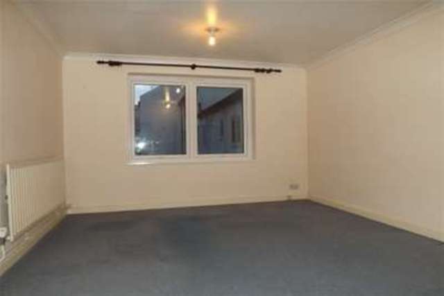  Image of 2 bedroom Flat to rent in Clifton Mews Clifton Hill Brighton BN1 at Brighton, BN1 3HR