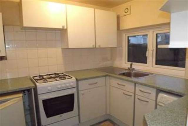  Image of 2 bedroom Flat to rent in Clifton Mews Clifton Hill Brighton BN1 at Brighton, BN1 3HR