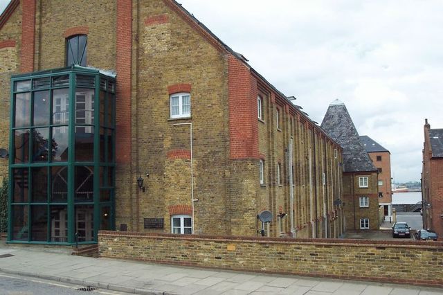  Image of Flat to rent in Clifton Road Gravesend DA11 at Clifton Road  Gravesend, DA11 0AH