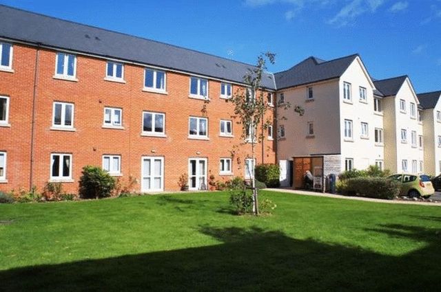  Image of 1 bedroom Retirement Property for sale in Hammond Close Highworth Swindon SN6 at Hammond Close Highworth Swindon, SN6 7AE