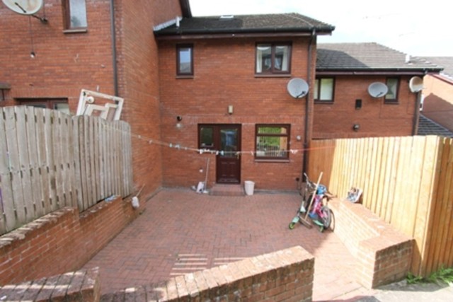  Image of 3 bedroom Terraced house to rent in Colintraive Crescent Glasgow G33 at Hogganfield Glasgow Glasgow, G33 1BJ