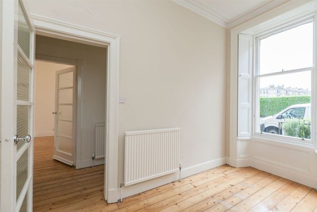  Image of 2 bedroom Flat to rent in Comely Bank Avenue Edinburgh EH4 at Stockbridge Edinburgh Edinburgh, EH4 1EW