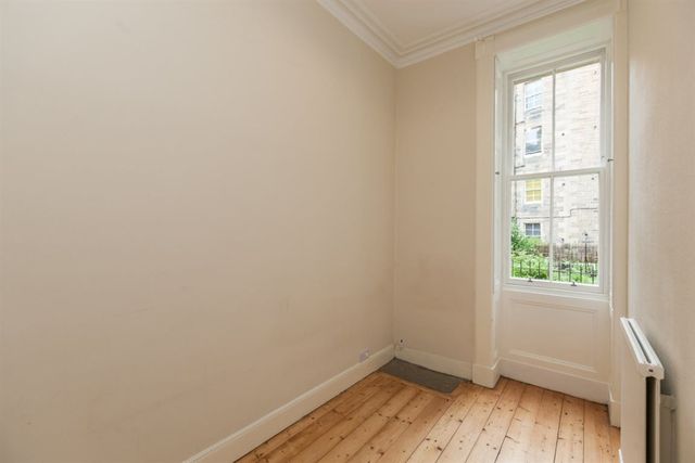  Image of 2 bedroom Flat to rent in Comely Bank Avenue Edinburgh EH4 at Stockbridge Edinburgh Edinburgh, EH4 1EW