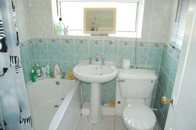  Image of 2 bedroom Terraced house to rent in Common Lane East Ardsley Wakefield WF3 at East Ardsley Wakefield, WF3 2EL