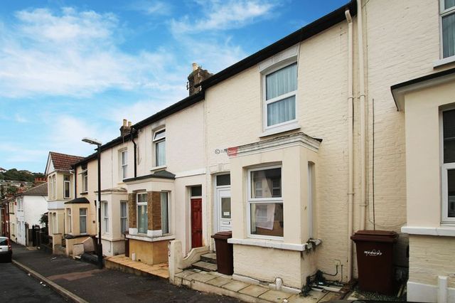  Image of 2 bedroom Terraced house to rent in Connaught Road Chatham ME4 at Connaught Road  Chatham, ME4 5DH