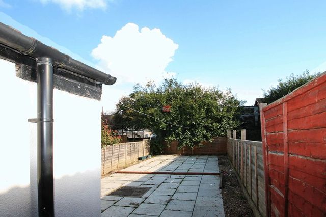  Image of 2 bedroom Terraced house to rent in Connaught Road Chatham ME4 at Connaught Road  Chatham, ME4 5DH