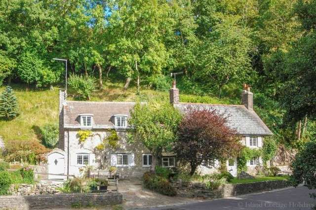  Image of 3 bedroom Detached house to rent in East Street Corfe Castle Wareham BH20 at 1 East Street Corfe Castle Corfe Castle, BH20 5ED