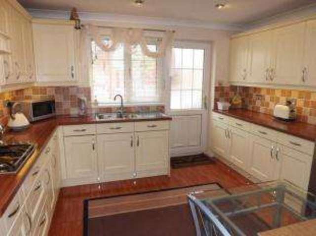  Image of 4 bedroom Bungalow for sale in Coultons Avenue Sutton-in-Ashfield NG17 at Sutton-in-Ashfield Nottinghamshire Sutton in Ashfield, NG17 2GN