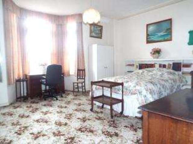  Image of 3 bedroom Flat for sale in Cowleigh Road Malvern WR14 at 87 Cowleigh Road Malvern West Malvern, WR14 1QL