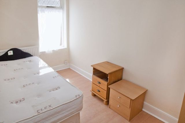  Image of 4 bedroom Property to rent in Cross Street Lincoln LN5 at Cross Street  Lincoln, LN5 7LT
