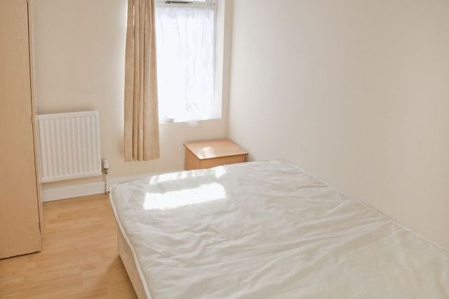  Image of 4 bedroom Property to rent in Cross Street Lincoln LN5 at Cross Street  Lincoln, LN5 7LT