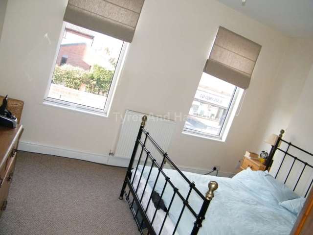  Image of 2 bedroom Terraced house to rent in Crow Lane East Newton-Le-Willows WA12 at Crow Lane East Earlestown Newton Le Willows, WA12 9UB
