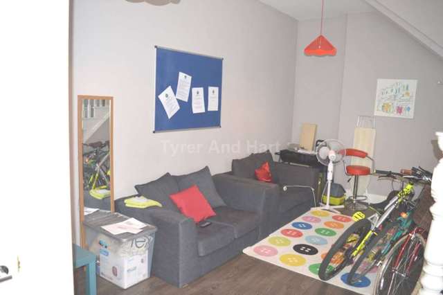 Image of 6 bedroom House Share to rent in Croxteth Road Toxteth Liverpool L8 at Croxteth Road  Liverpool, L8 3SQ