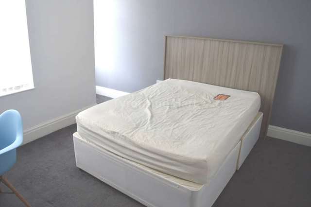  Image of 6 bedroom House Share to rent in Croxteth Road Toxteth Liverpool L8 at Croxteth Road  Liverpool, L8 3SQ