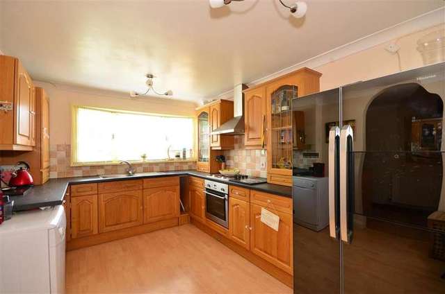  Image of 3 bedroom End of Terrace for sale in Curlew Gardens Cowplain Waterlooville PO8 at Cowplain Waterlooville Waterlooville, PO8 9UD