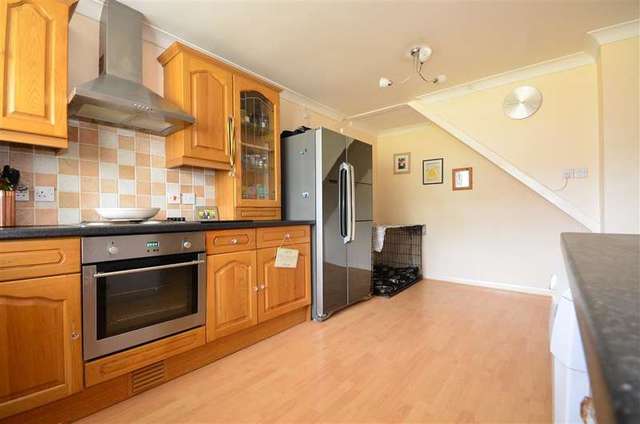  Image of 3 bedroom End of Terrace for sale in Curlew Gardens Cowplain Waterlooville PO8 at Cowplain Waterlooville Waterlooville, PO8 9UD