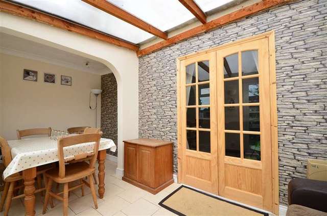  Image of 3 bedroom End of Terrace for sale in Curlew Gardens Cowplain Waterlooville PO8 at Cowplain Waterlooville Waterlooville, PO8 9UD
