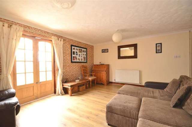  Image of 3 bedroom End of Terrace for sale in Curlew Gardens Cowplain Waterlooville PO8 at Cowplain Waterlooville Waterlooville, PO8 9UD