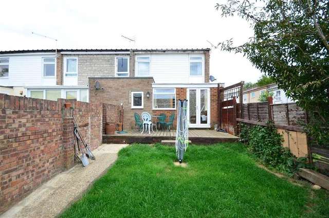  Image of 3 bedroom End of Terrace for sale in Curlew Gardens Cowplain Waterlooville PO8 at Cowplain Waterlooville Waterlooville, PO8 9UD