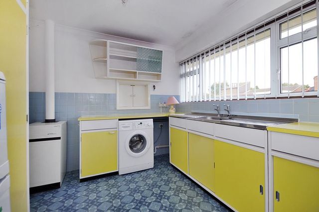  Image of 2 bedroom Bungalow for sale in Derwent Drive Goring-by-Sea Worthing BN12 at Derwent Drive  Goring-By-Sea, BN12 6LA